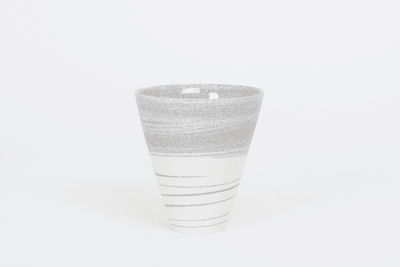 유세리, 검은 백자