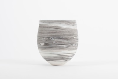 유세리, 어두운 백자