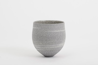 유세리, 어두운 백자