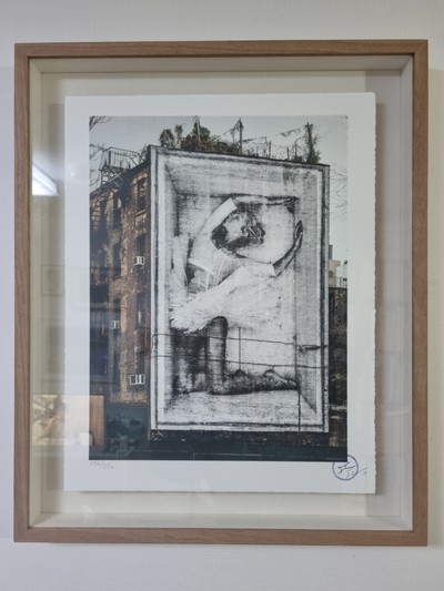 제이알(JR)-Ballet, Ballerina in crate, East Village, New York City, 2015