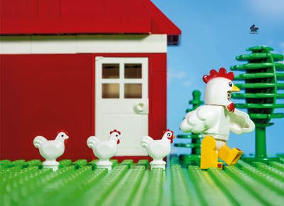 LegitBricks, 닭들의 행진